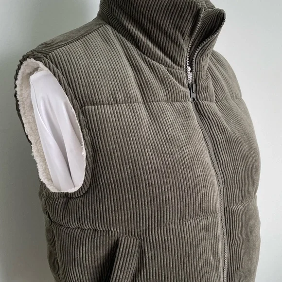 Ci Sono Olive Faux Fur Lined Vest - Picture 5 of 11